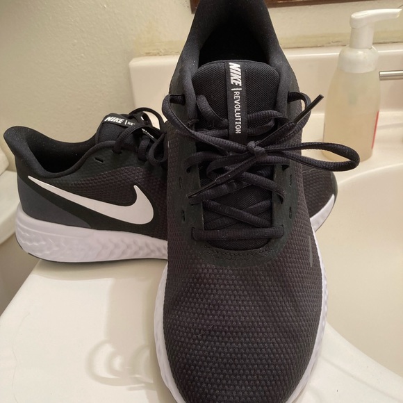 Nike Other - MENS NIKE BLACk RUNNING shoes NWOB